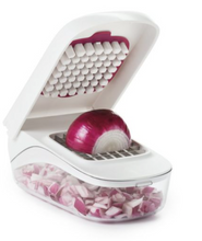 Vegetable Chopper with Easy-Pour Opening