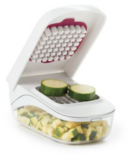 Vegetable Chopper with Easy-Pour Opening