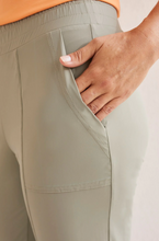 25" Pull-On Technical Capris