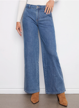 Wide Leg Stretch Jeans