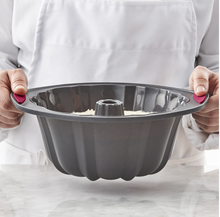 Structure Silicone Fluted Cake Pan in Fuchsia