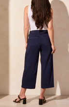 Audrey Hugging Wide Crop Jean